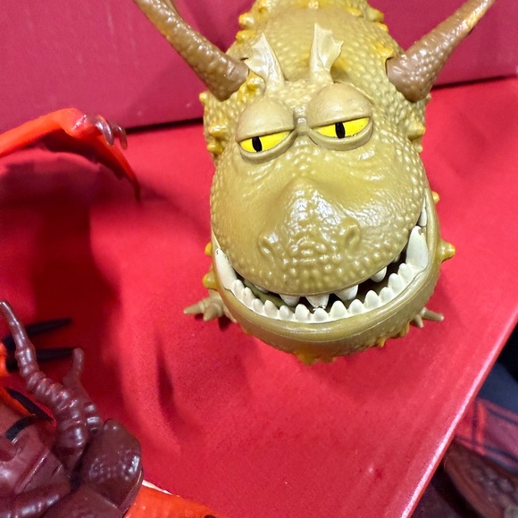 How to Train Your Dragon plus Green Orange Purple Dragon Action Figures Playset - Picture 9 of 16